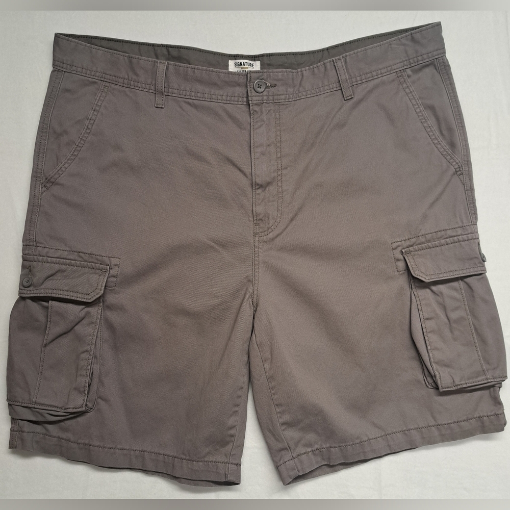 Signature Gold Levi Strauss & Co Khaki Cargo Shorts W44 Zipper Fly Grey